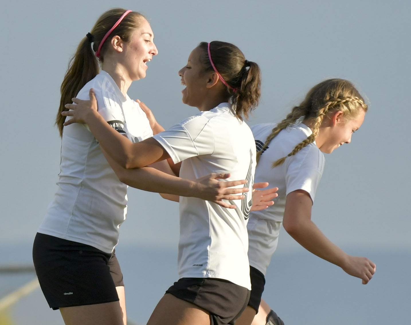 010217 MB CHS g soccer 03.jpg